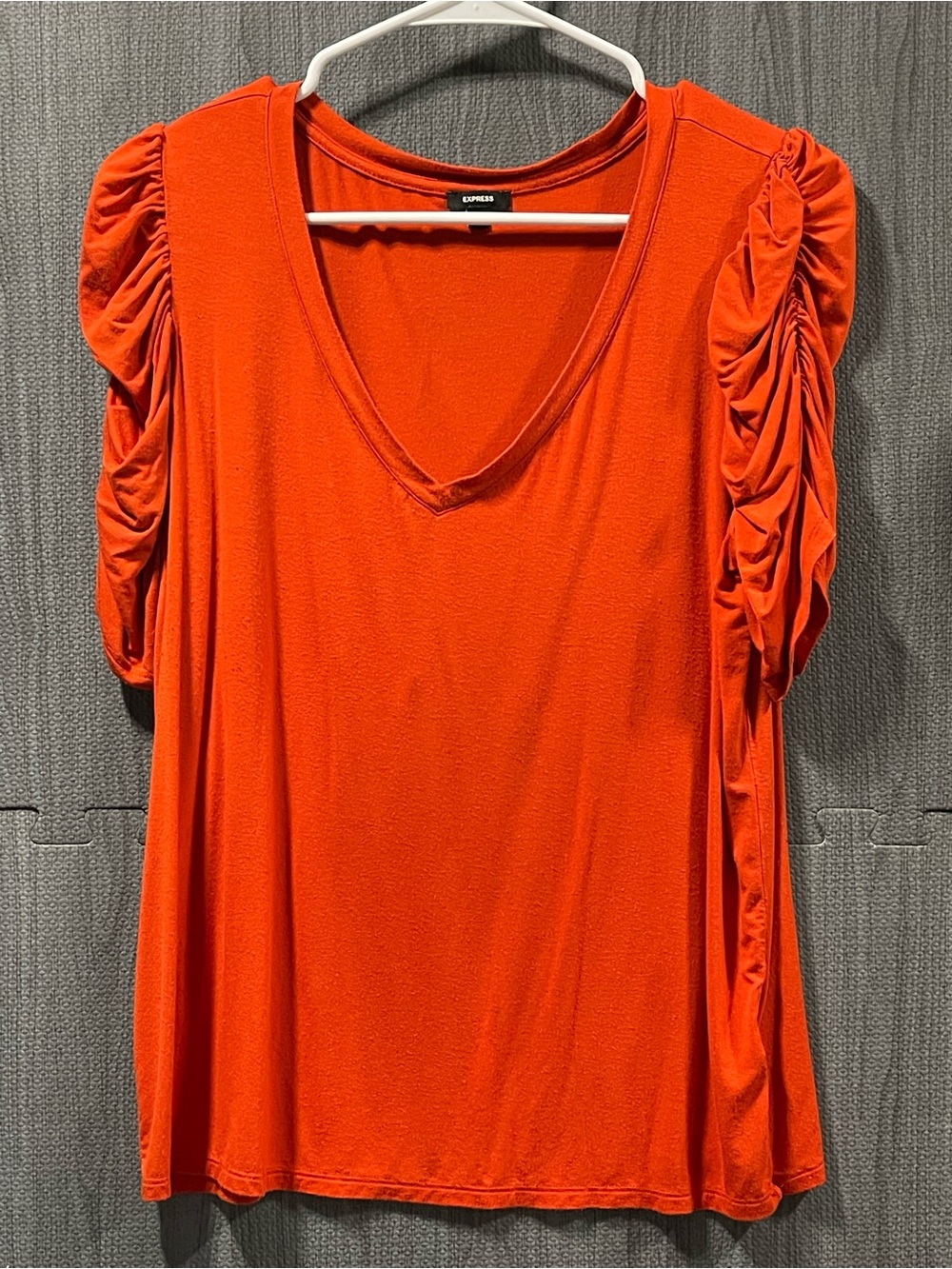 Express Women's Orange V-Neck Ruched Sleeve Tee